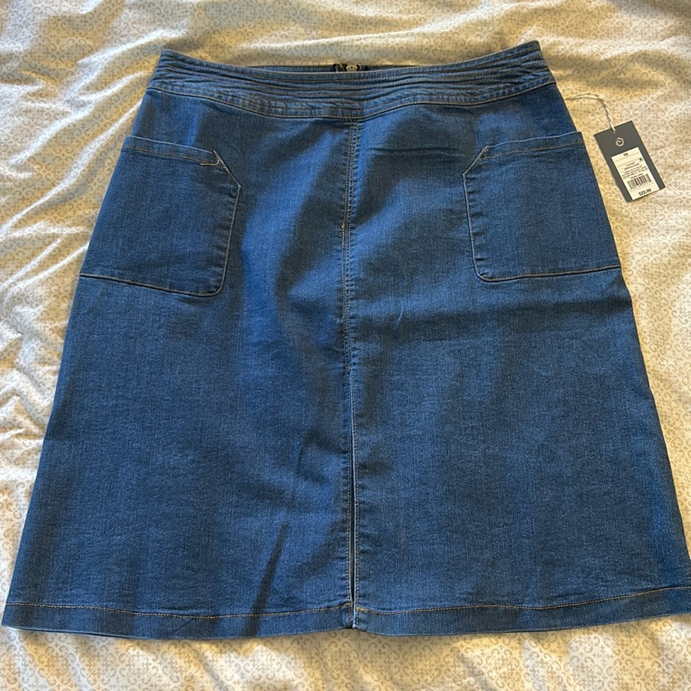 Universal Threads denim skirt, size 16